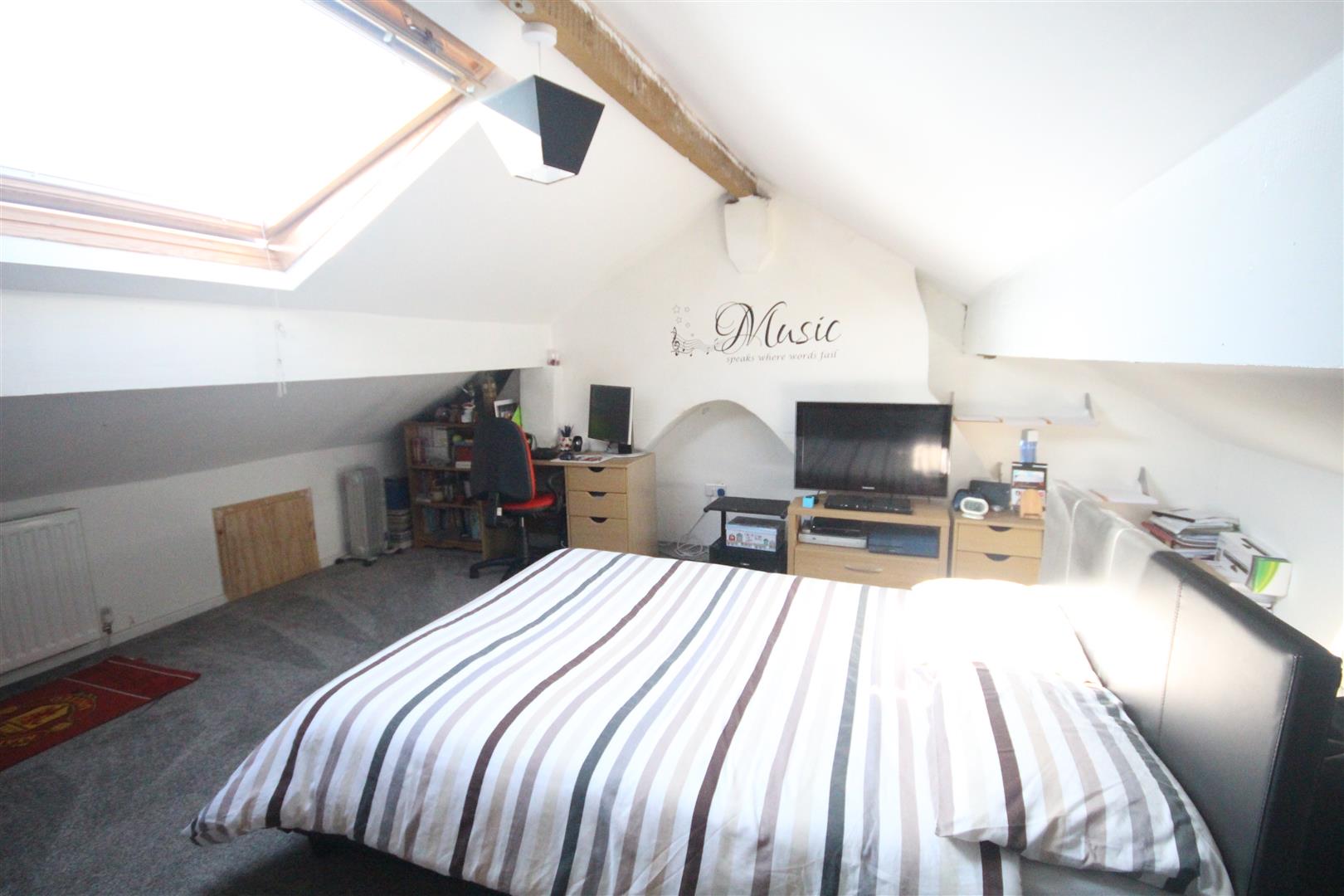 3 bedroom mid terrace house SSTC in Earby - IMG_9526.jpg